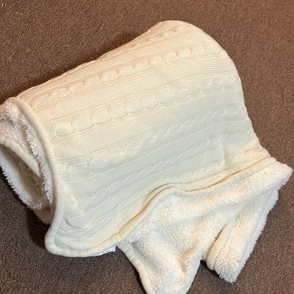 Extra large Sherpa and knit blanket.  Cream color